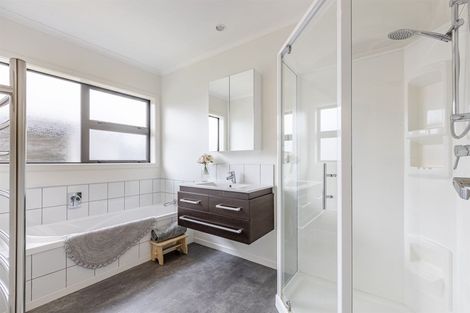 Photo of property in 23 Chestnut Close, Kelvin Grove, Palmerston North, 4414