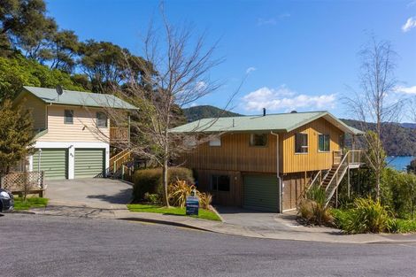 Photo of property in 21 Amelia Crescent, Waikawa, Picton, 7220