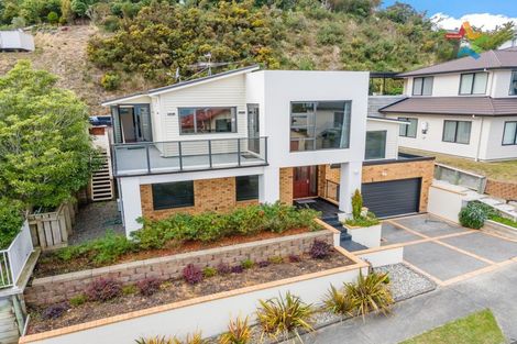 Photo of property in 93 Cedar Street, Maungaraki, Lower Hutt, 5010