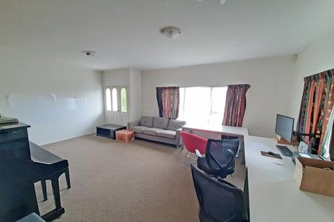 Photo of property in 16 Mallard Place, Unsworth Heights, Auckland, 0632