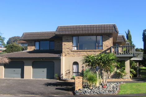 Photo of property in 18 Coulthard Terrace, Opaheke, Papakura, 2113