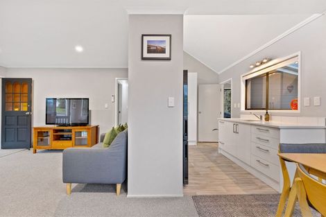 Photo of property in 15a Bridge Avenue, Te Atatu South, Auckland, 0610