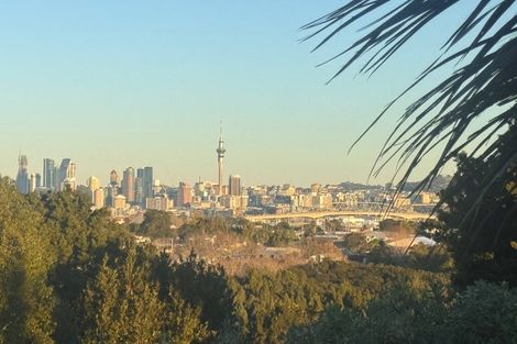 Photo of property in 3/71 Pupuke Road, Northcote, Auckland, 0627