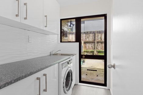 Photo of property in 2/64 Langana Avenue, Browns Bay, Auckland, 0630