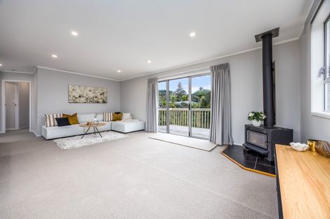 Photo of property in 37 Onedin Place, Titirangi, Auckland, 0604