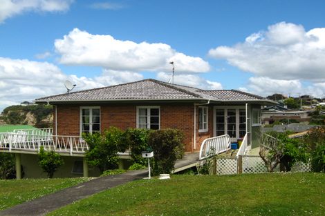 Photo of property in 3 Zita Avenue, Matakatia, Whangaparaoa, 0930