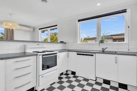 Photo of property in 13 Mangarau Crescent, Havelock North, 4130