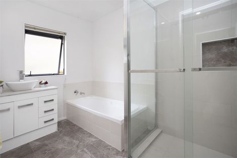 Photo of property in 58e Sunnyside Road, Sunnyvale, Auckland, 0612