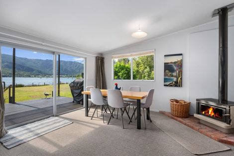 Photo of property in 1755 Queen Charlotte Drive, Linkwater, Picton, 7281