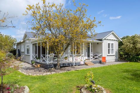 Photo of property in 1832 State Highway 2, Tauwharenikau, Greytown, 5794