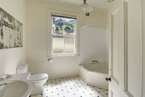 Photo of property in 235 Ravensbourne Road, Ravensbourne, Dunedin, 9022