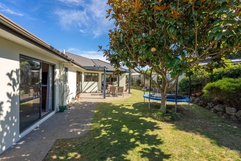 Photo of property in 7 Quadrant Heights, Paraparaumu, 5032