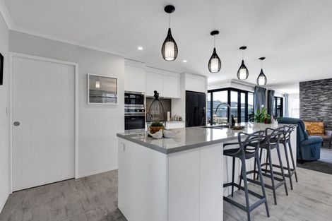 Photo of property in 3 Tupare Place, Highlands Park, New Plymouth, 4312