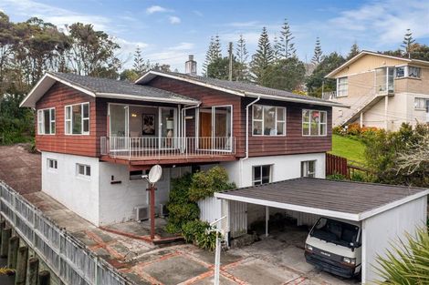 Photo of property in 358 Glenfield Road, Glenfield, Auckland, 0629