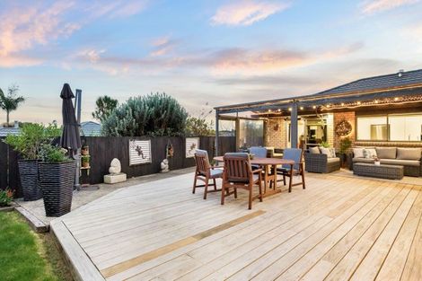 Photo of property in 12 Hawke Place, Pukekohe, 2120