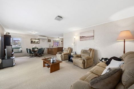 Photo of property in 96 Unsworth Drive, Unsworth Heights, Auckland, 0632
