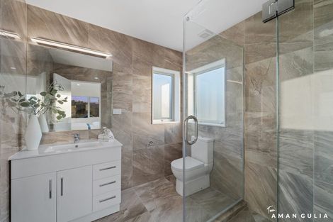 Photo of property in 208a Henderson Valley Road, Henderson, Auckland, 0612