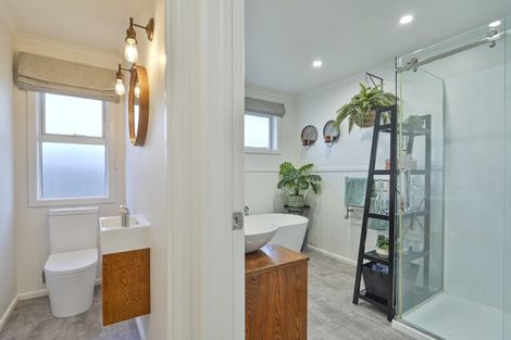 Photo of property in 3 James Cook Street, Havelock North, 4130