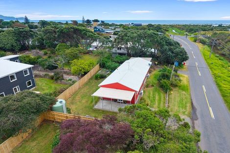 Photo of property in 323 Te Horo Beach Road, Te Horo Beach, Otaki, 5581