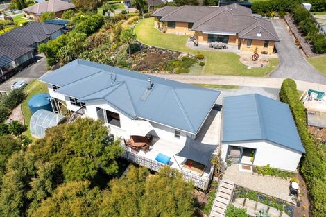 Photo of property in 11 Gavinike Place, Waimauku, 0812