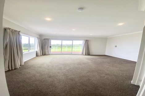 Photo of property in 17 Quedley Court, Eastern Beach, Auckland, 2012