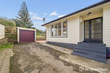 Photo of property in 1 Wakefield Terrace, Tawa, Wellington, 5028