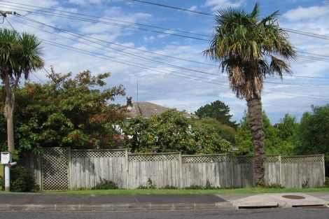 Photo of property in 1/12 Long Street, Torbay, Auckland, 0630