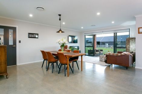 Photo of property in 43 Seachange Drive, Leamington, Cambridge, 3432