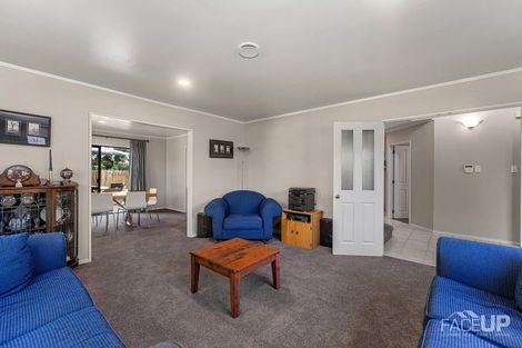 Photo of property in 18 Rosetti Rise, West Harbour, Auckland, 0618