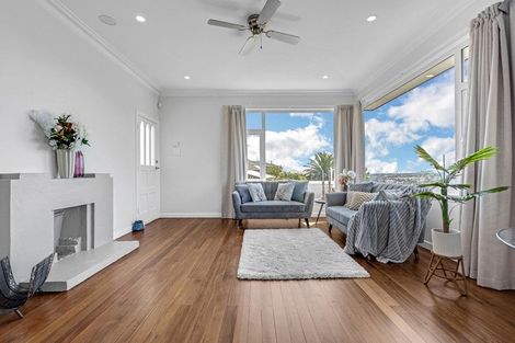 Photo of property in 2 Fairmount Road, Titirangi, Auckland, 0604