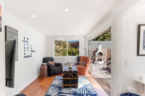 Photo of property in 27 Wellington Street, Russell, 0202