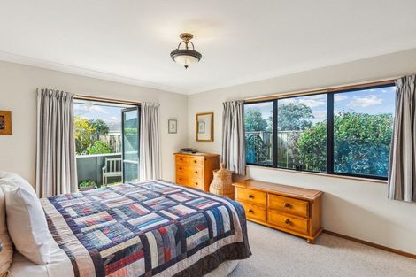 Photo of property in 11 Barrett Drive, Waikanae Beach, Waikanae, 5036