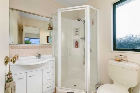 Photo of property in 9 San Fernando Way, Henderson, Auckland, 0612