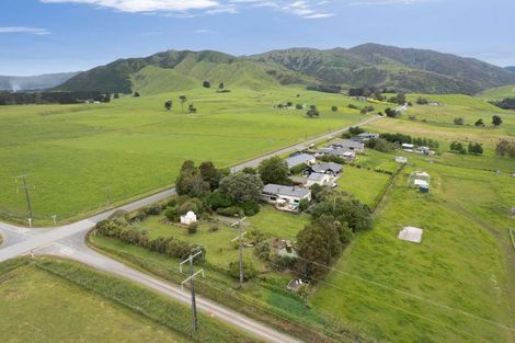 Photo of property in 70 Tokomaru Road East, Tokomaru, Palmerston North, 4474