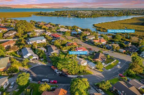 Photo of property in 3 Garcia Place, West Harbour, Auckland, 0618
