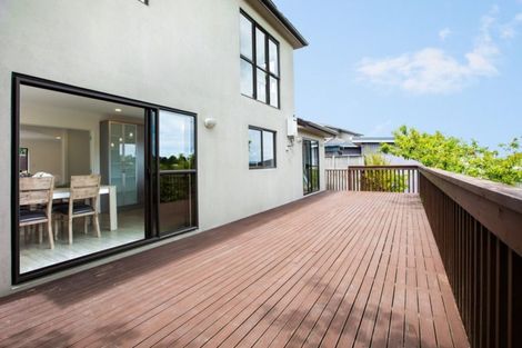 Photo of property in 64 Rising Parade, Fairview Heights, Auckland, 0632