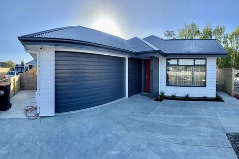 Photo of property in 14 Ivy Lane, Kelvin Grove, Palmerston North, 4414