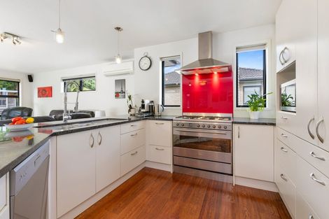 Photo of property in 19 Keating Rise, Northcross, Auckland, 0632