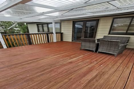 Photo of property in 16 Raphael Place, West Harbour, Auckland, 0618