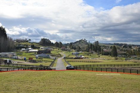 Photo of property in 21 Lochinvar Lane, Acacia Bay, 3385