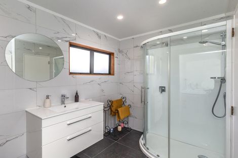 Photo of property in 80 Avenue North Road, Levin, 5510