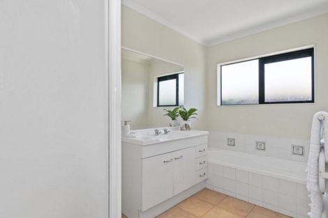 Photo of property in 6 Beachlands Place, Papamoa Beach, Papamoa, 3118