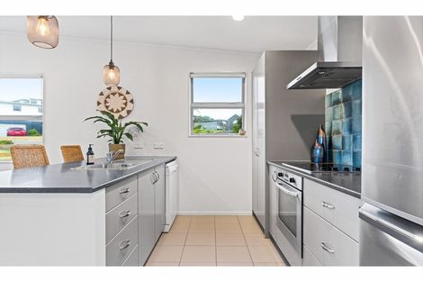Photo of property in 2 Beachcomber Road, Mangawhai Heads, Mangawhai, 0505