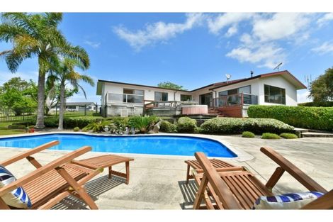 Photo of property in 77 Matija Place, Red Beach, 0932