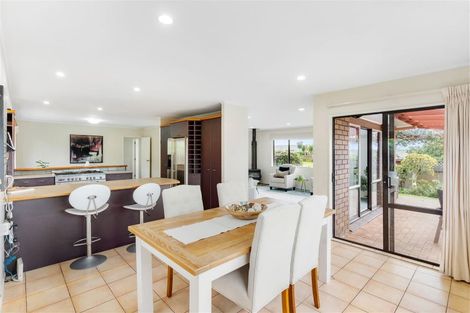 Photo of property in 14 West Fairway, Golflands, Auckland, 2013