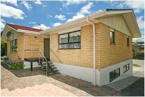 Photo of property in 4/50 Wellington Street, Howick, Auckland, 2014