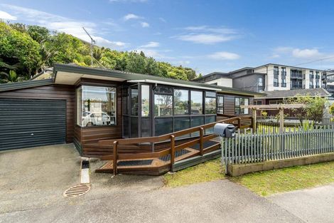Photo of property in 1/13 Woodlands Crescent, Browns Bay, Auckland, 0630