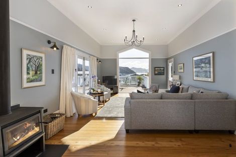 Photo of property in 5 Taranaki Street, Picton, 7220