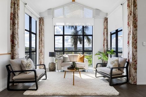 Photo of property in 15 Seagate Place, Red Beach, 0932