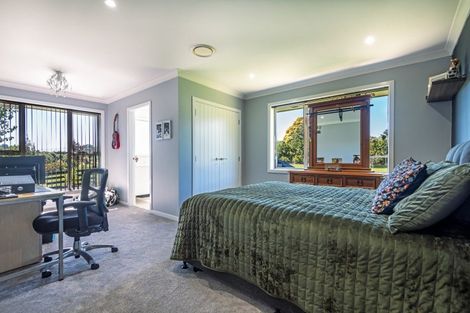 Photo of property in 2 Tutakarae Road, Kelvin Grove, Palmerston North, 4470